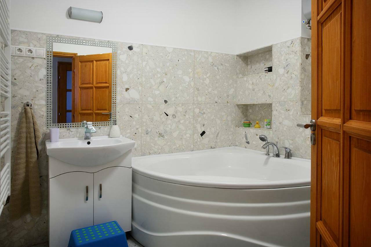 Ecomfort Apartment Кечкемет Екстер'єр фото